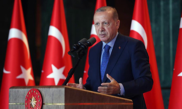 Turkey's Erdogan decries U.S. "plot," seeks new alliances