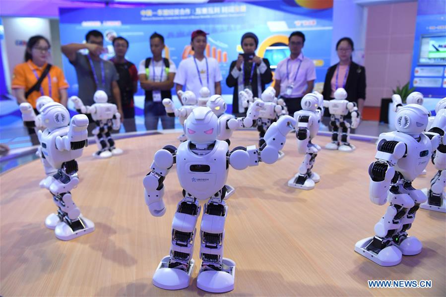 High-tech exhibits attract visitors at 15th China-ASEAN Expo