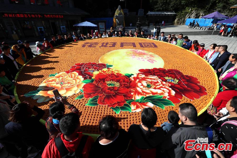 9,999 mooncakes spell out best wishes for Mid-Autumn Festival