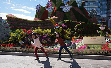 Beijing decorated with ornamental flower parterres for upcoming National Day