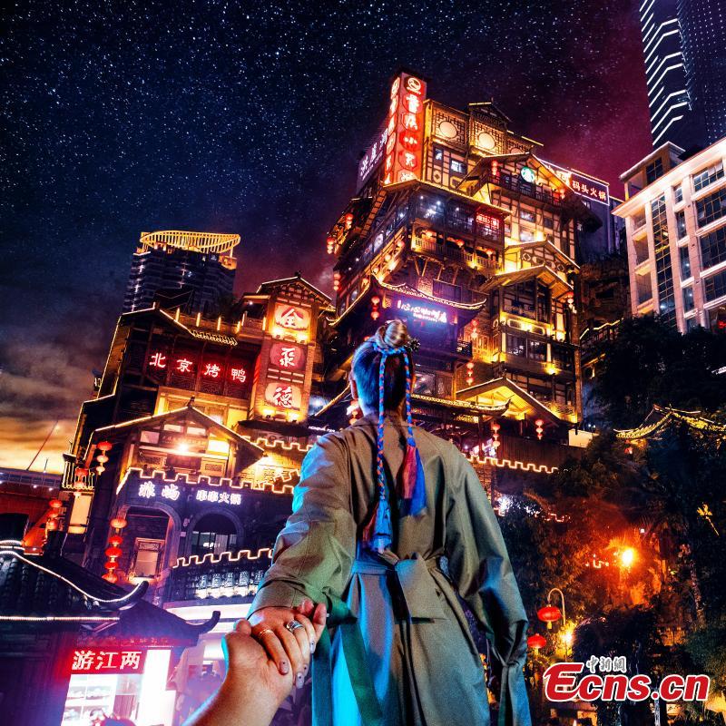 Travel couple shows Chongqing charms in ‘Follow Me To‘ creations