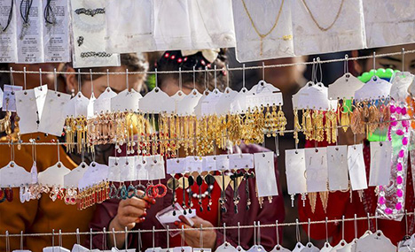 Sunday bazaar in China's Xinjiang