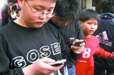 Nearly 70 percent of Chinese primary and secondary school students own smartphones