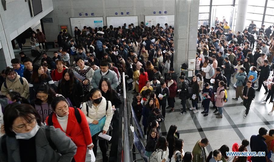 Nearly 1 mln people sit China's civil servant exam