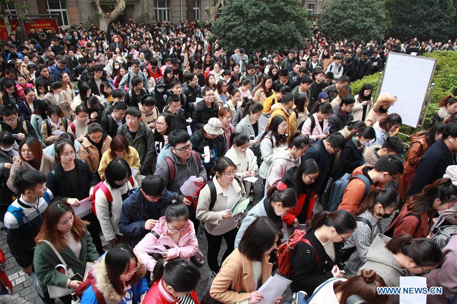 Nearly 1 mln people sit China's civil servant exam