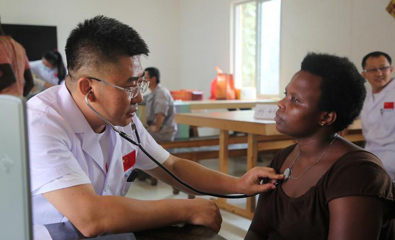 Chinese medical team in Rwanda provide free health care