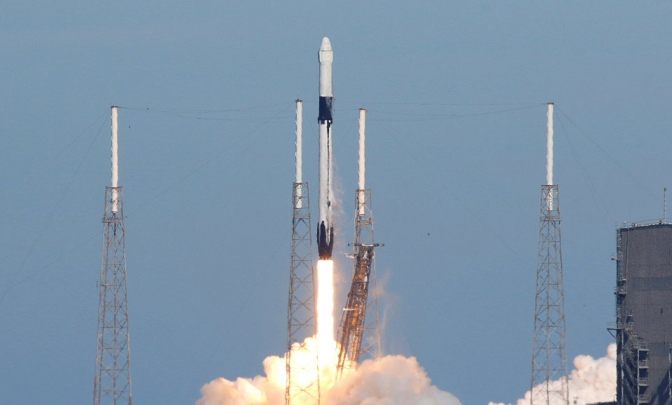 SpaceX rocket sends worms, liquid fuel to Int'l Space Station