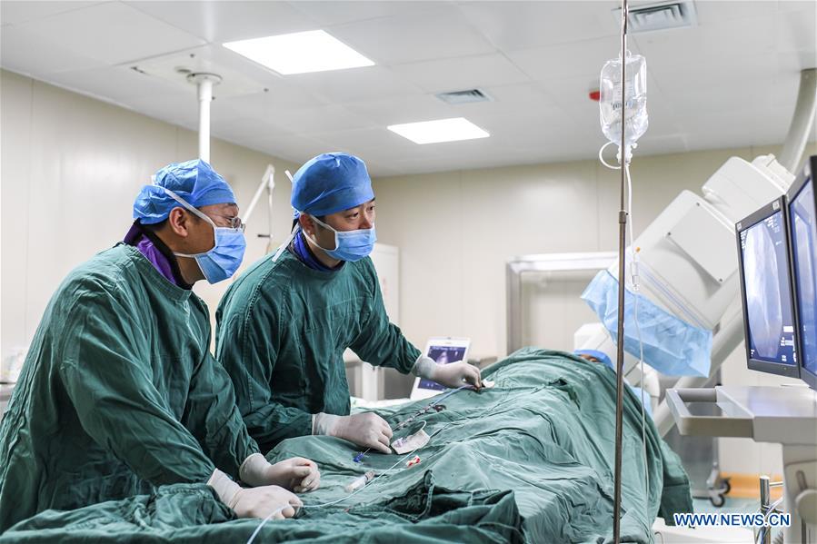 Doctors from Shanghai conduct medical service, provide trainings in Xinjiang