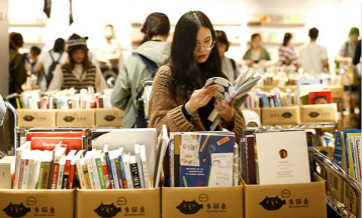 Tomes that roam in the ether