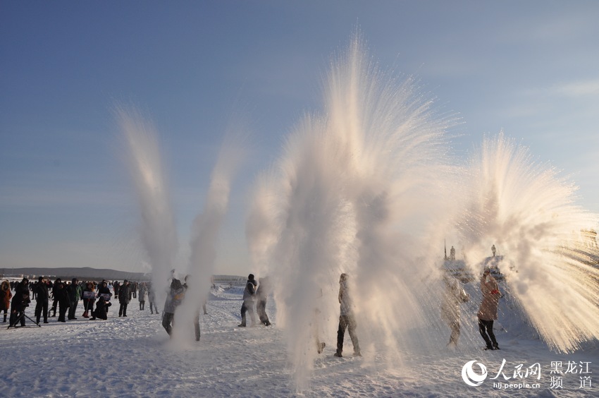 Northeast China is so cold you can turn hot water into snow instantly