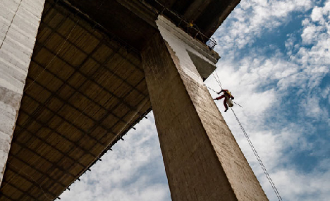 Nanjing Yangtze River Bridge to reopen by year's end