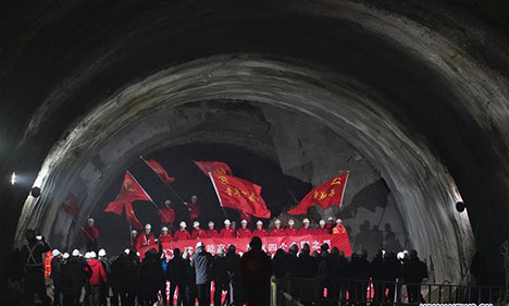 New Badaling tunnel of Beijing-Zhangjiakou HSR line cut through
