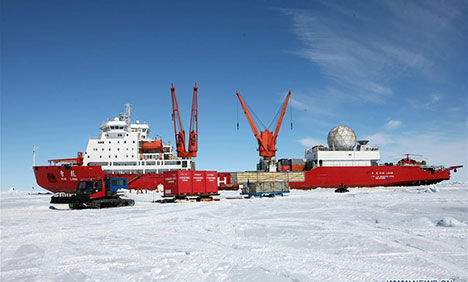Antarctic research expedition team unloads supplies