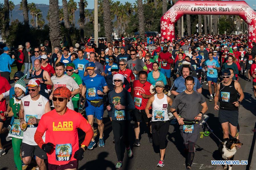 People take part in Christmas Run in Los Angeles