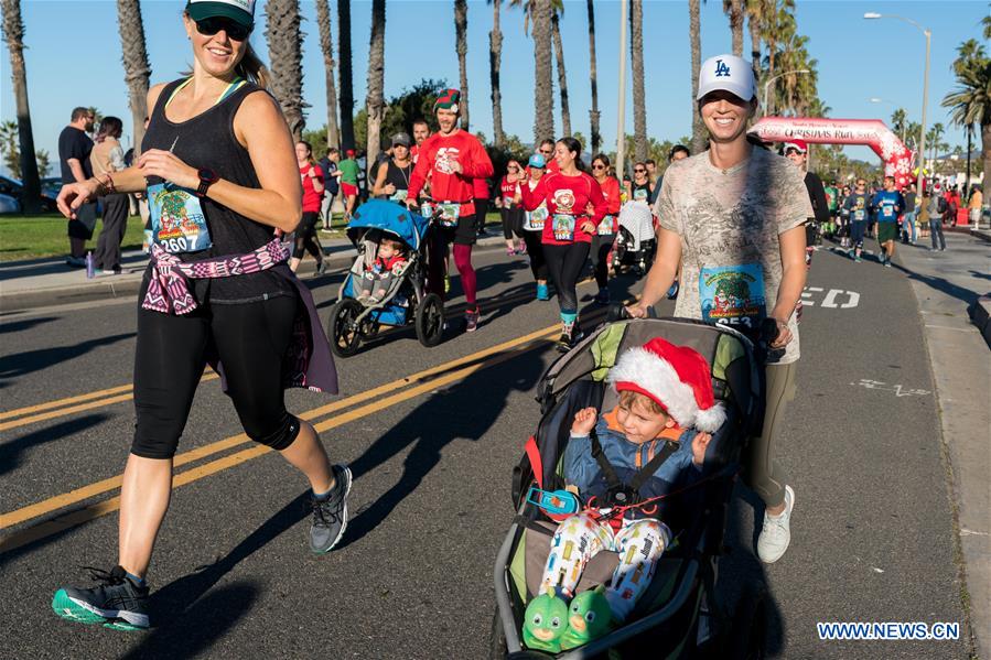 People take part in Christmas Run in Los Angeles