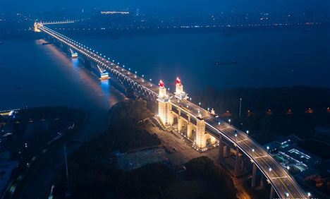 Night view of Nanjing Yangtze River Bridge after renovation