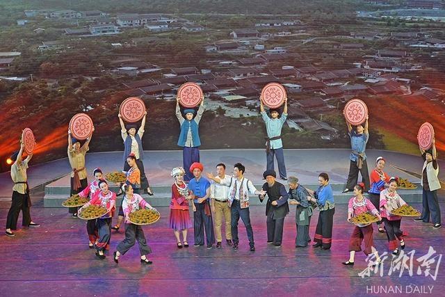 Themed Performances Staged to Celebrate 40th Anniversary of Reform and Opening-up