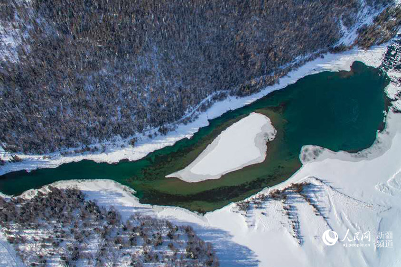 Ice and snow on Kanas Lake