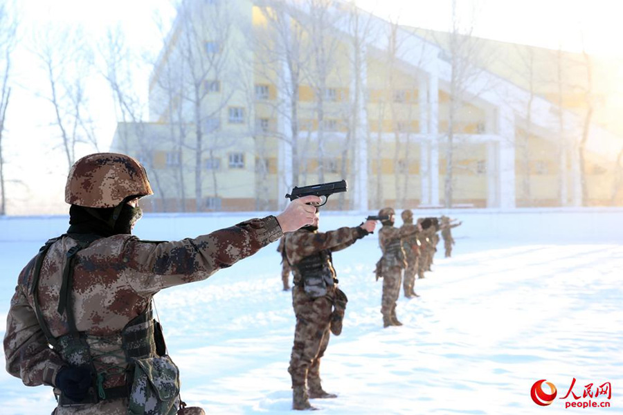 PLA border troops train in freezing temperatures