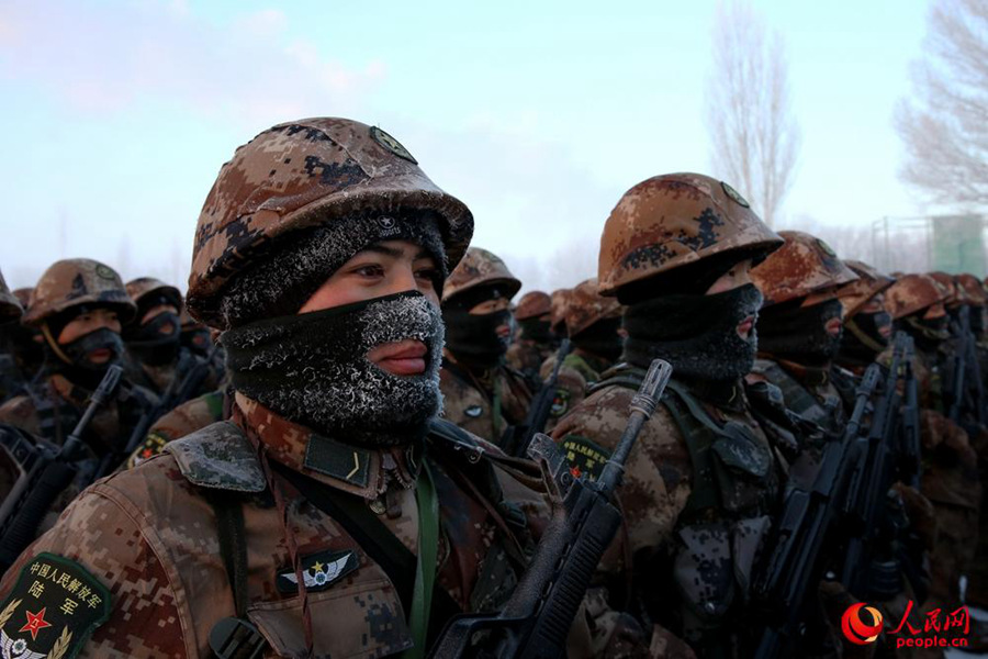 PLA border troops train in freezing temperatures