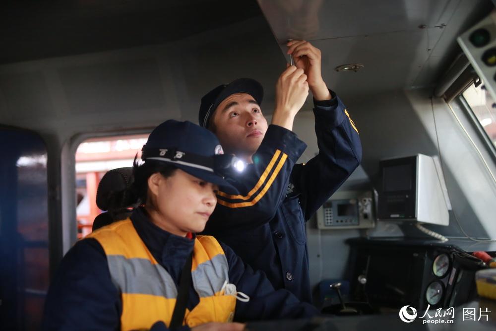 Chongqing locomotives under “physical examination” ahead of Spring Festival travel rush