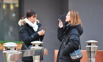 Smoker vs Choker: Large open-air smoking area in central Beijing triggers debate