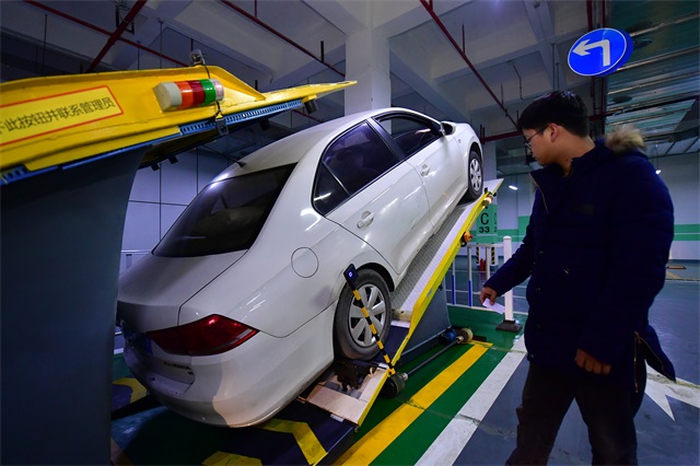 China’s Chongqing introduces innovative parking method, improves utilization