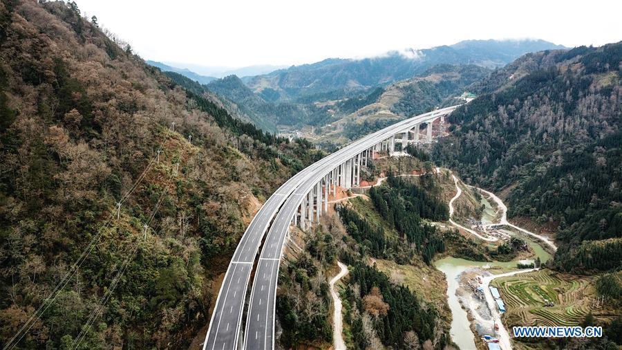Libo-Rongjiang expressway in SW China's Guizhou opens to traffic