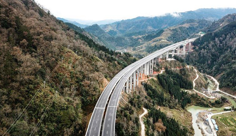 Libo-Rongjiang expressway opens to traffic