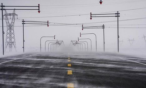 In pics: gale on highway in Maytas, NW China's Xinjiang