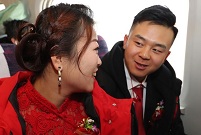 Chinese couple meet before wedding on high-speed train