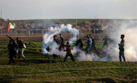 30 Palestinians injured in clashes in eastern Gaza
