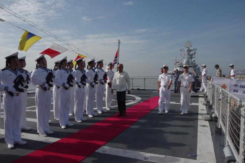 Philippine officials visit Chinese naval vessel in Manila