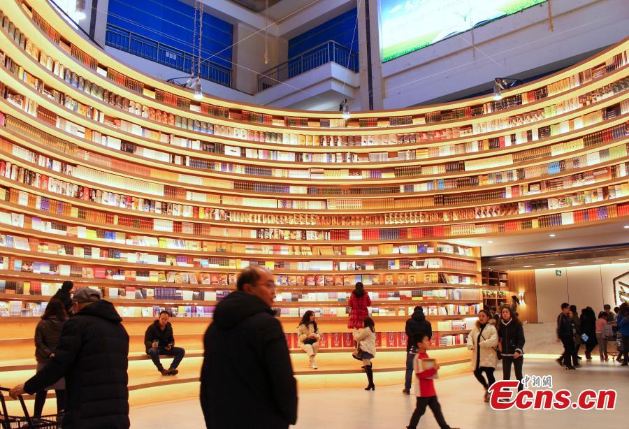 New bookstore in Hohhot attracts visitor's attention 