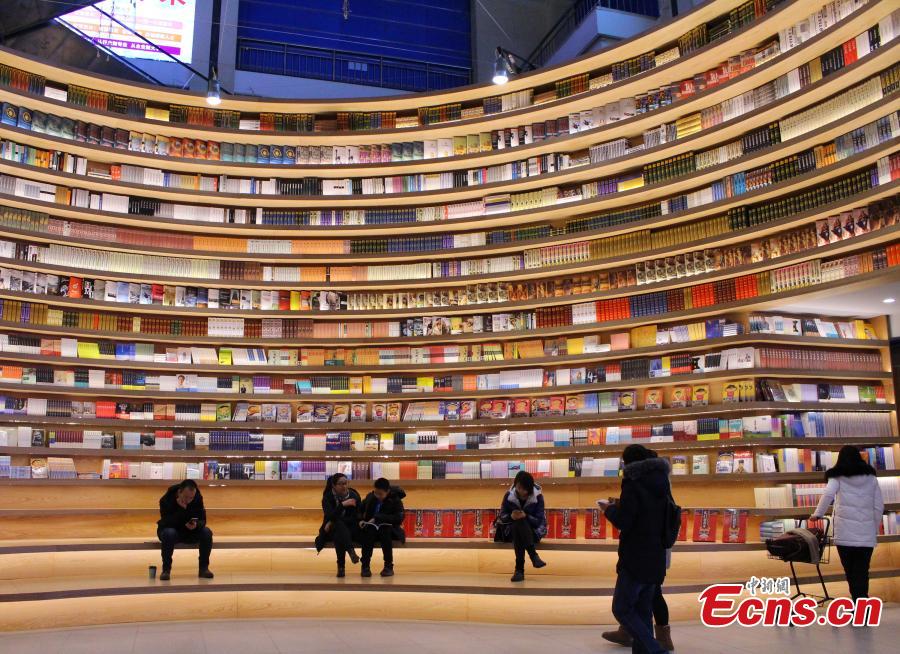 New bookstore in Hohhot attracts visitor's attention 