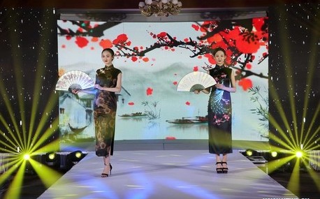 Fashion show with Chinese characteristics 