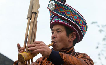 Shuanglonggou Forest Tourist Resort provides cosy dwellings, job opportunities for impoverished households in Guangxi