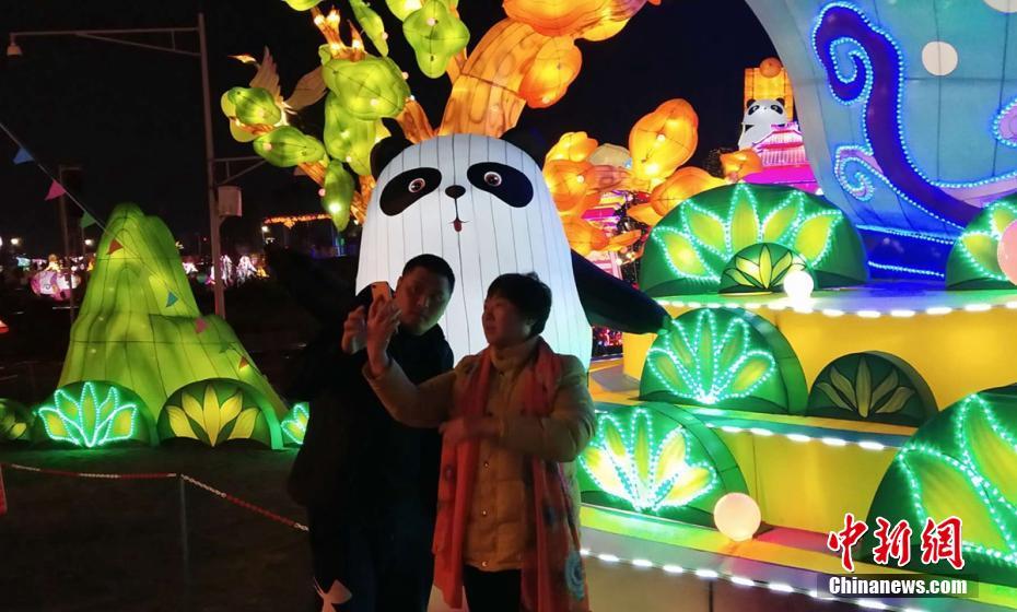 Magnificent giant panda-themed lantern show in southwest China’s Ya’an