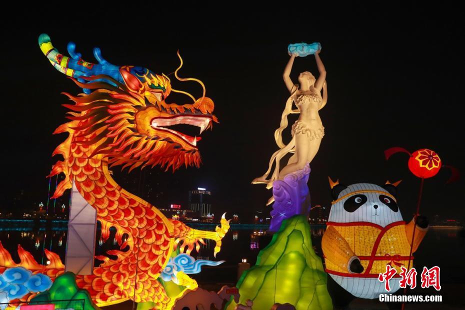 Magnificent giant panda-themed lantern show in southwest China’s Ya’an