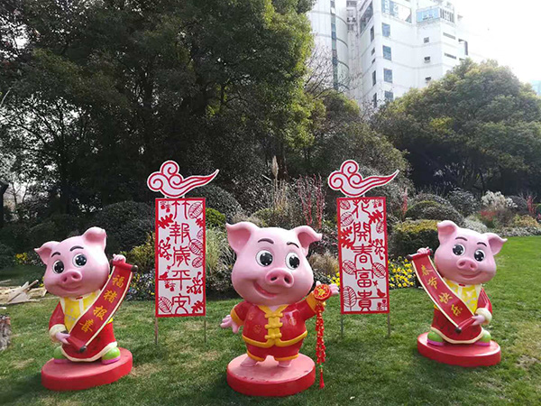 Shanghai streets elegantly decorated for Spring Festival