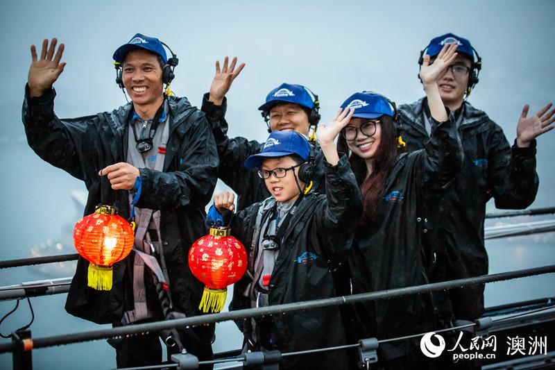 Chinese families ascend Sydney Harbour Bridge with lanterns to welcome the Lunar New Year