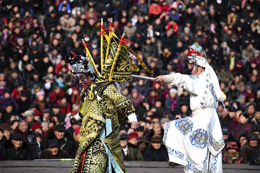 Actors perform Bangju opera in Bozhou, east China's Anhui