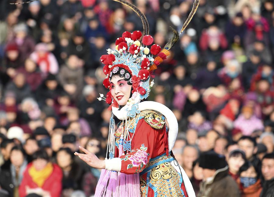 Actors perform Bangju opera in Bozhou, east China's Anhui