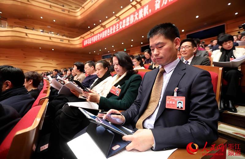 Ningbo applies e-readers in two sessions for first time