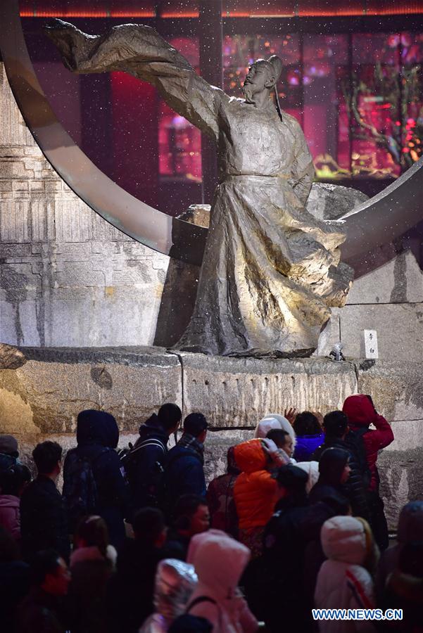 Xi'an sees boom in tourism market as Spring Festival holiday draws to end