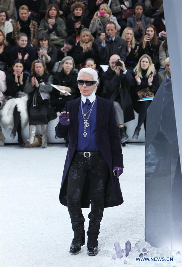 Haute-couture designer Karl Lagerfeld dies at 85 (5) - People's