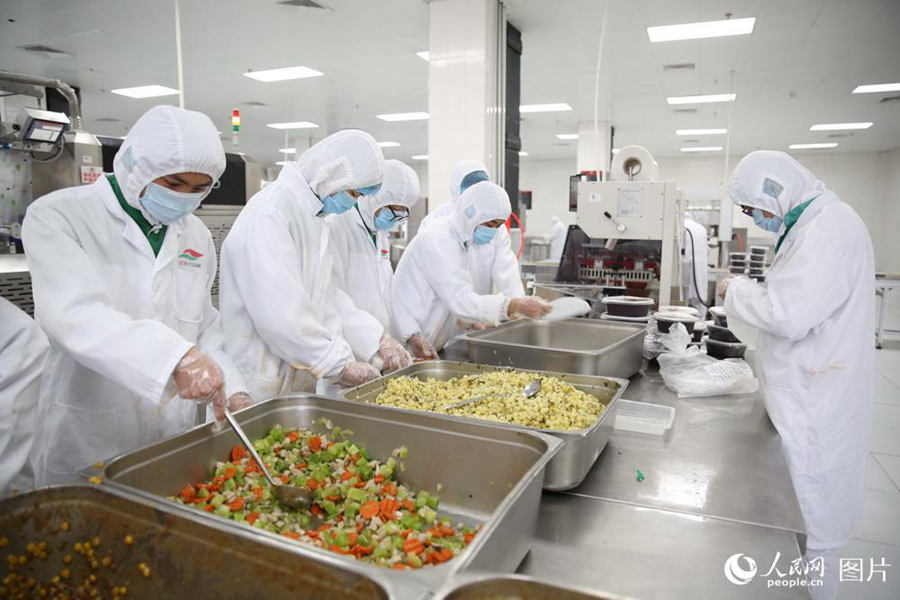 How are the boxed meals on China’s high-speed trains produced?