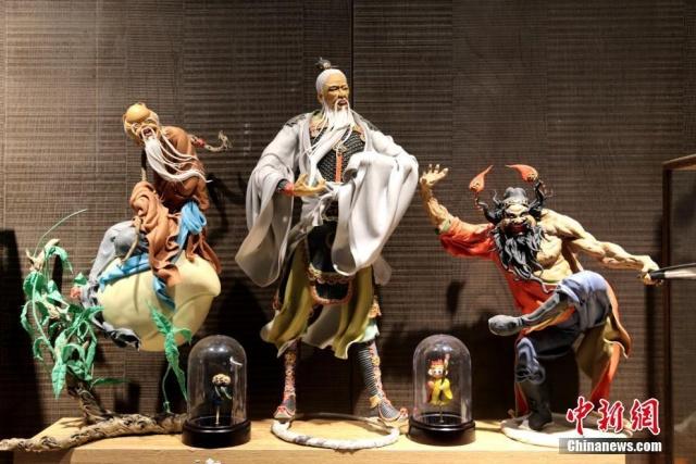 Chinese man inherits intangible cultural heritage, makes figurines with dough