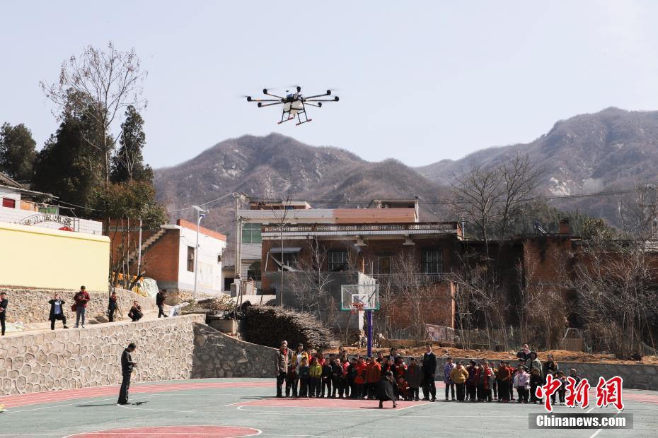 Aviation science enters rural school in central China