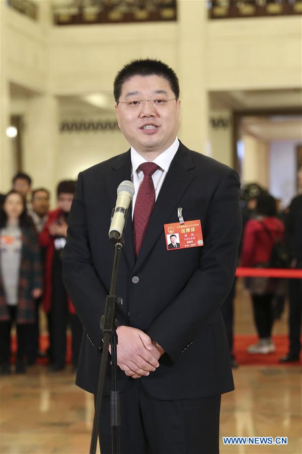 Deputies to 13th NPC receive interview before closing meeting of second session of 13th NPC